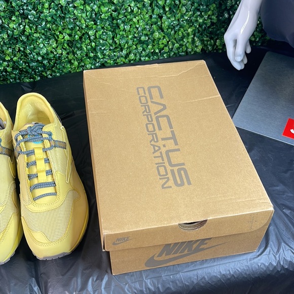 NIKE AIR MAX 1 (TRAVIS SCOTT) (SATURN) (Sz 11) - Picture 6 of 10